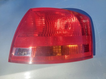 AUDI A4 B7 KOMBI LAMPA TYŁ PRAWA NAROŻNA ORYG LUBL