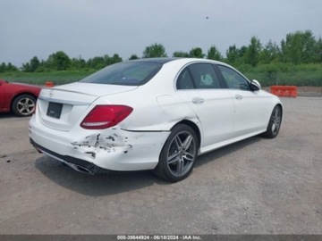 Mercedes Klasa E W213 2019 Mercedes-Benz Klasa E 2019 Mercedes-Benz E-Class E 300 RWD Sedan 2.0 241KM, zdjęcie 6