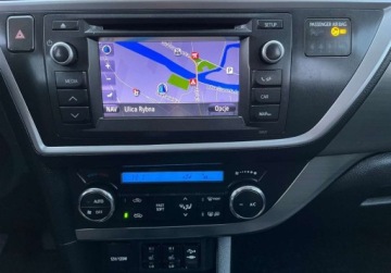 Toyota Auris I Hatchback 3d Facelifting 1.6 Valvematic 132KM 2013 Toyota Auris kamera , nawigacja 1.6 Benzyna 132KM, zdjęcie 23