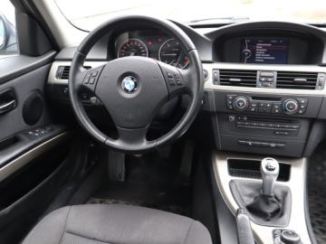 BMW Seria 3 E90-91-92-93 Limuzyna E90 320d 184KM 2011 BMW 3 320 d, 181 KM, Navi, Klima, Klimatronic, zdjęcie 6