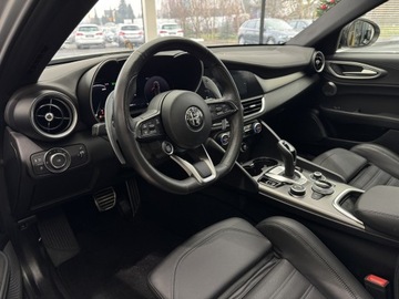 Alfa Romeo Giulia II Sedan Facelifting 2023 2.0 GME Turbo 280KM 2024 Alfa Romeo Giulia Q4 Veloce / Harman/kardon / Szyb, zdjęcie 6