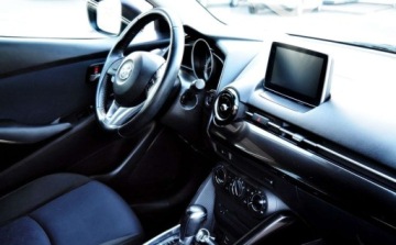 Mazda 2 III Hatchback 5d 1.5 SKY-G 90KM 2015 Mazda 2 Automat, Podgrzewane fotele, Czujniki parkowania tyl 1.5 Benzyna, zdjęcie 6