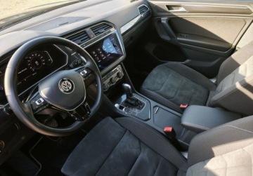 Volkswagen Tiguan II SUV 1.5 TSI EVO 150KM 2020 Volkswagen Tiguan Highline Pakiety, ACC, Podgrzewane fotel, GPS, Kamera c, zdjęcie 7