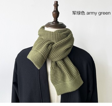 Ciepły szalik z dzianiny w jesienno-zimowym kolorze