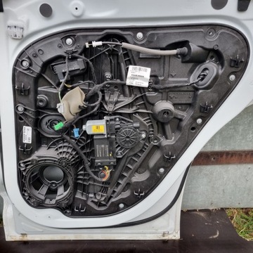 Стекло задней правой двери Volvo xc40 2019
