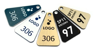 BRELOKI do kluczy hotel NUMEREK 4x2,5 cm 10 szt LAM 1 STRONNY