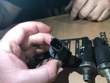 JEEP GRAND CHEROKEE WJ 4.0 - SENZOR TLAKU OLEJE 2 PIN