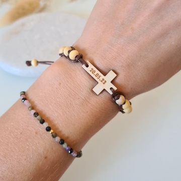 Подарок к Святому Причастию, крестик-браслет, четки с сувенирной гравировкой.