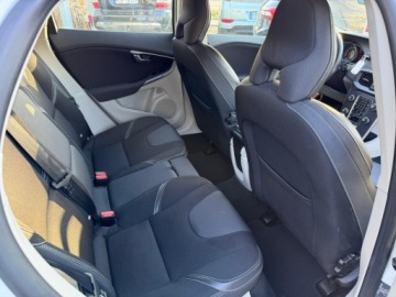 Volvo V40 II Hatchback 2.0 D2 DRIVE-E 120KM 2015 VOLVO V40! Super stan!, zdjęcie 10