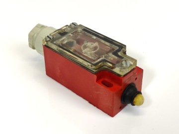 BERNSTEIN I-U1Z 10A 380В DPDT КОНЦЕВОЙ ВЫКЛЮЧАТЕЛЬ