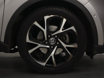 Toyota C-HR I Crossover 1.8 Hybrid 122KM 2019 Toyota C-HR 1.8 Hybrid, Salon Polska, zdjęcie 14