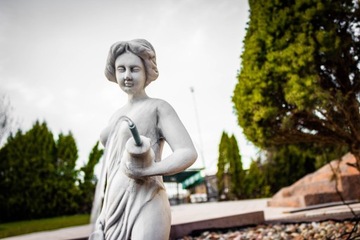 Фонтан для пруда Садовые фигурки из бетона.