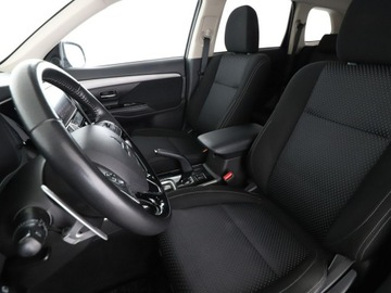 Mitsubishi Outlander III SUV Facelifting 2017 2.0 150KM 2017 Mitsubishi Outlander automat tempomat grzane, zdjęcie 12