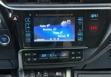 Toyota Auris II Touring Sports Facelifting 1.8 Hybrid 136KM 2016 Toyota Auris salon Polska, Podgrzewane fotele, Kamera 1.8 Hybryda 136KM, zdjęcie 5