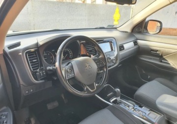 Mitsubishi Outlander III 2018 Mitsubishi Outlander Intense PLUS Kamera GetHelp 2.3 Diesel 150KM, zdjęcie 11