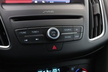 Ford Focus III Hatchback 5d facelifting 1.0 EcoBoost 125KM 2016 Ford Focus 1.0 EcoBoost, Salon Polska, Serwis ASO, zdjęcie 18