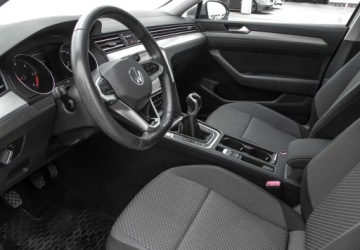 Volkswagen Passat B8 Limousine Facelifting 2.0 TDI SCR 150KM 2020 Volkswagen Passat 2.0 TDI 150KM Essence Fotele Podgrzewane Klimatyzacja 3-, zdjęcie 10
