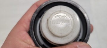 OPEL OE 13228892 ZÁCPA  PLNĚNÍ PALIVA BENZÍN