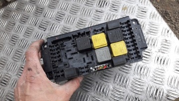 W203 MODUL SAM SKŘÍŇKA POJISTEK 2035451601