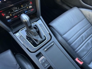 Volkswagen Passat B8 Variant Facelifting 2.0 TDI SCR 200KM 2022 Volkswagen Passat R-Line 4Mot. HarmanKardon LED Matrix Hak Kamera Cofania, zdjęcie 22