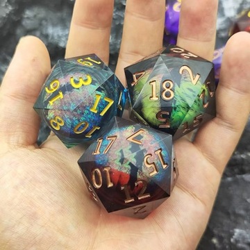 KOSTKA RPG DRAPIEŻNIK W ZAROŚLACH PŁYNNA KOSTKA KOŚĆ K20 3,5 CM