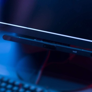 TOBII Eye Tracker 5 отслеживает движения глаз и головы