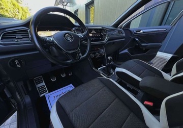 Volkswagen T-Roc I SUV 1.5 TSI ACT 150KM 2018 Volkswagen T-Roc 1.5 TSI 150 KM bezwypadkowy PANORAMA VIRTUAL FULL LED, zdjęcie 18