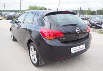 Opel Astra J Hatchback 5d 1.7 CDTI ECOTEC 110KM 2011 Opel Astra Opel Astra, zdjęcie 4