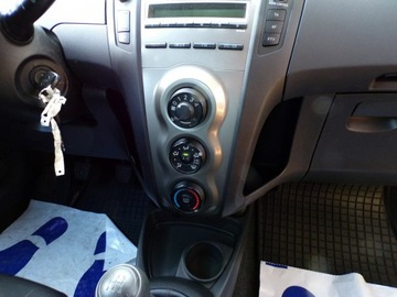 Toyota Yaris II Hatchback 5d 1.0 VVT-i 69KM 2010 Toyota Yaris Klimatyzacja / Elektryka / Gwarancja, zdjęcie 20