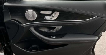 Mercedes Klasa E W213 Limuzyna Facelifting 2.0 220d 200KM 2023 Mercedes-Benz Klasa E Salon PL 4Matic AMG Line Airmatic Kamera360 Pamiec f, zdjęcie 21