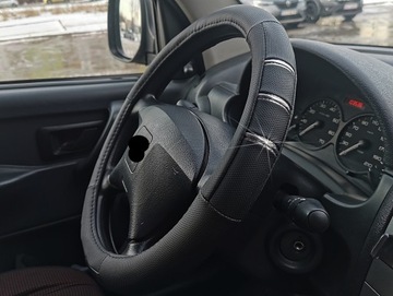 HYUNDAI i10 i20 i30 i40 ix35 Tucson Getz Na kierownicę perforowany CHROM