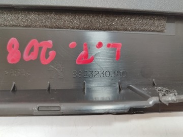 PEUGEOT 208 II LIŠTA SLOUPU DVEŘE LEVÝ PŘEDNÍ