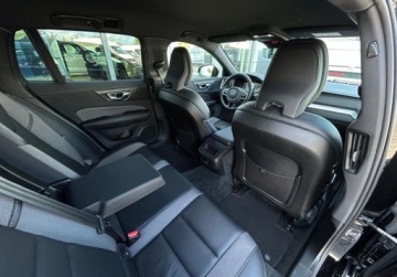 Volvo V60 II  2022 Volvo V60 Plus Dark, Tempomat, Kamera, GPS, Podgrzewane fotele i kierownic, zdjęcie 34