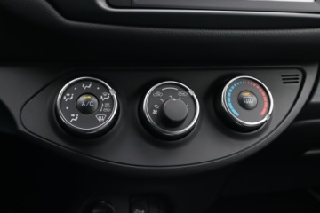 Toyota Yaris III Hatchback 5d Facelifting 2017 1.5 Dual VVT-iE 111KM 2020 Toyota Yaris 1.5 Dual VVT-i, Salon Polska, zdjęcie 15