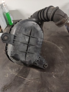 MITSUBISHI SPACE GEAR L400 POUZDRO FILTRU VZDUCHU