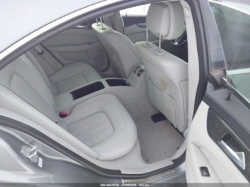 Mercedes CLS W218 2012 Mercedes-Benz CLS 550, 2012r., 4.6L 4.6 Benzyna 402KM, zdjęcie 9