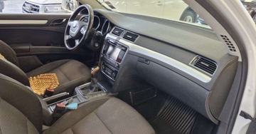 Skoda Superb II Kombi 2.0 TDI CR DPF 170KM 2011 Skoda Superb 2.0 TDI 170KM Ksenonowe reflektory 2.0 Diesel 170KM, zdjęcie 10