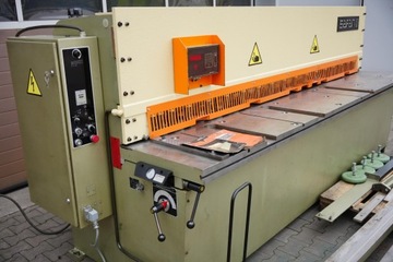 Гильотинные ножницы по металлу SAFAN VS 3100 x 6 мм CNC