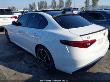 Alfa Romeo Giulia II Sedan Facelifting 2.0 Turbo 280KM 2022 Alfa Romeo Giulia 2022r, Veloce, TI, 2.0L 2.0 Benzyna 280KM, zdjęcie 2