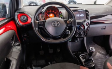 Toyota Aygo II Hatchback 5d 1.0 VVT-i 69KM 2017 Toyota Aygo 1.0 VVT-i X-cite EU6 Benzyna 69KM, zdjęcie 22