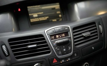 Renault Laguna III Hatchback 2.0T 16v 170KM 2011 Renault Laguna Renault Laguna 2.0 TCe 170 Initiale 2.0 Benzyna 170KM, zdjęcie 24