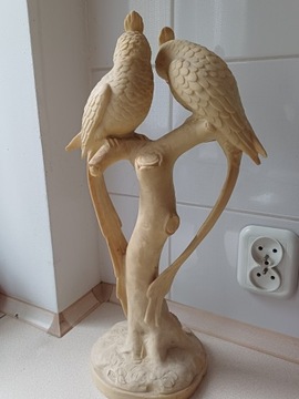 Мраморная фигурка попугая