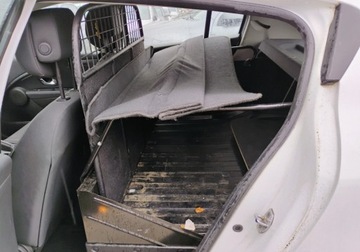 Renault Megane III Hatchback 1.5 dCi FAP 90KM 2011 Renault Megane 2011r, 1.5DCI VAN, Lekko uszkodzony tyl. Jezdzi. 1.5 90KM, zdjęcie 8