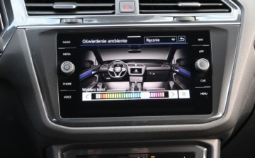 Volkswagen Tiguan II SUV Facelifting 2.0 TDI 200KM 2022 Volkswagen Tiguan 2,0 TDI 200 KM 4x4 R-LINE HEDA UP MATRIX Kamera 360 Nawi, zdjęcie 33