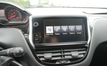 Peugeot 208 I Hatchback 3d 1.6 e-HDI 92KM 2015 Peugeot 208 1.6 Diesel 92KM, zdjęcie 16