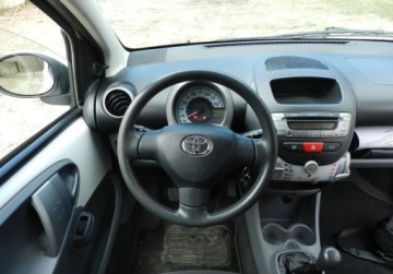 Toyota Aygo I Hatchback 3d 1.0 VVT-i 68KM 2010 Toyota Aygo sliczna mala tania niezawodna BEZ RDZY klima Benzyna 68KM, zdjęcie 18