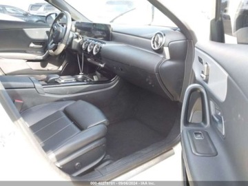 Mercedes Klasa A W177/V177 2022 Mercedes-Benz Klasa A 2022 Mercedes-Benz A-Class A 220 Sedan 2.0 Benzyna, zdjęcie 4