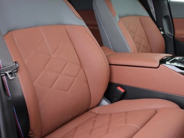 BMW Seria 5 G90-91 Sedan Plug-In 3.0 50e 489KM 2025 BMW Seria 5 550e xDrive Sport Sedan 3.0 (489KM) 2025, zdjęcie 3