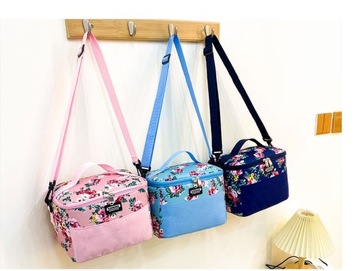 ИЗОЛИРОВАННЫЙ ЛАНЧ-БОКС РОЗОВЫЙ С ЦВЕТАМИ 6л