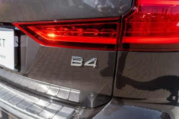 Volvo V60 II  Kombi Facelifting 2.0 B4 B 197KM 2023 Volvo V60 B4 D Plus Dark Diesel 197KM FV23%, zdjęcie 14